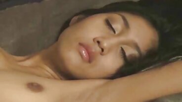2 금발의 SexBombs는 FFM 삼인조에서 항문만을 원한다.