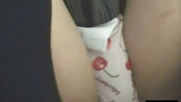 롤리팝 애호가 레베카에 대한 전체 넬슨 공 ​​깊은 항문