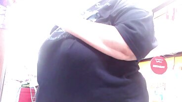 두껍고 단단한 라티 나 MILF는 그 (???)를 떨어 뜨립니다!