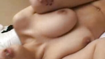 피부와 치아와 같은 도자기가 있는 CamHoe POV