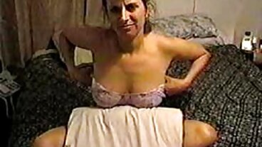 찢어진 친구가 임무를 수행하는 동안 2개의 괭이를 쟁기질합니다!