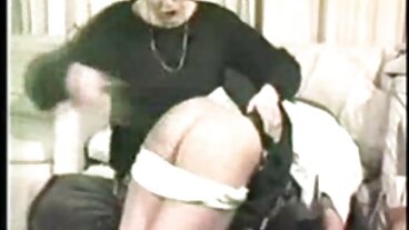 벌거 벗은 윤활 된 여성의 몸으로 전체론적 마사지