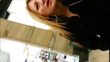 Alexis Crystal에서 괭이를 애타게하는 사슬 및 항문